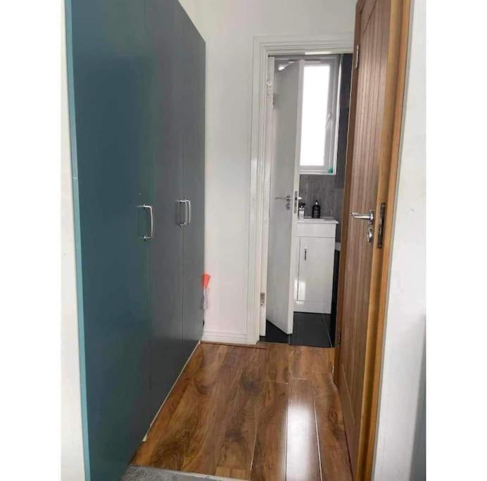 Dollis Hill One Bedroom Nw2 * Londra