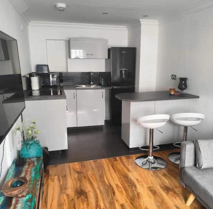 Dollis Hill One Bedroom Nw2 * Londra